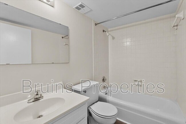 Building Photo - 1522 Benjamin Pkwy