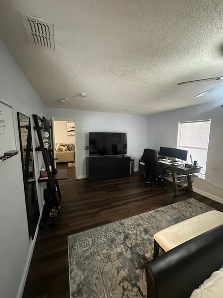 Building Photo - 8426 Greystone Dr