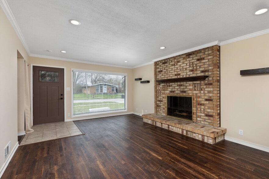 Building Photo - 31810 Briar Ln