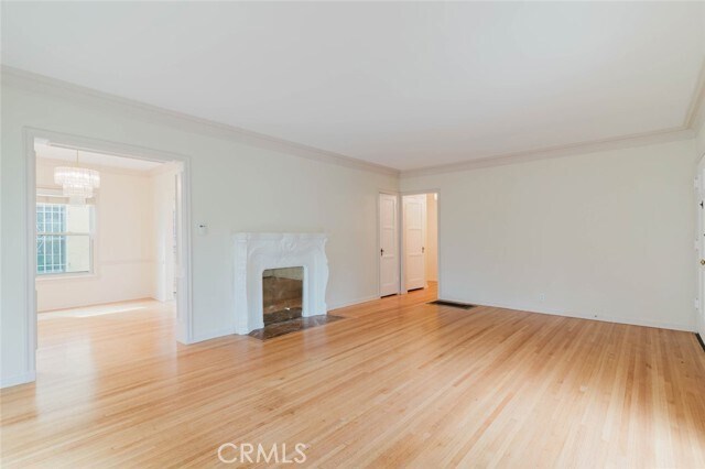 Building Photo - 5962 S San Vicente Blvd