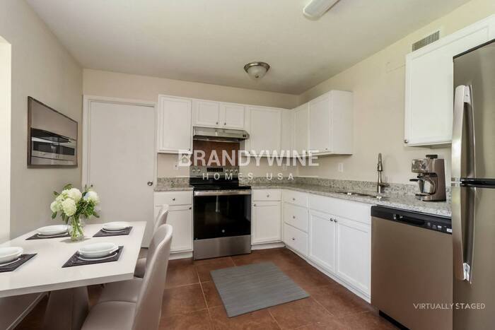 Building Photo - 802 Edgemont Dr