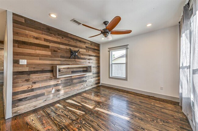 Building Photo - 1306 Tabor St
