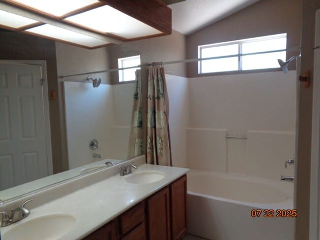 Building Photo - Cute single story home on cul-de-sac stree...