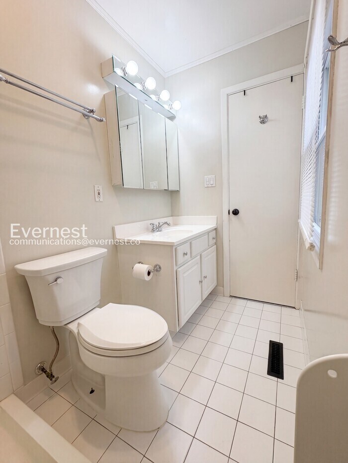 Building Photo - 2519 Kitmore Ln