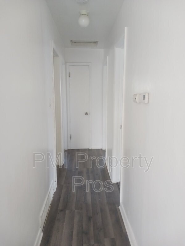 Primary Photo - 5658 N 61st St
