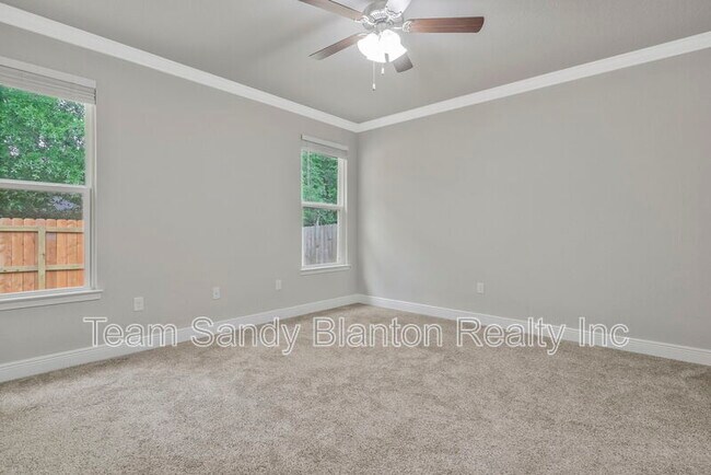 Building Photo - 5402 Parkside Dr