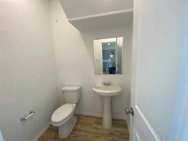 Building Photo - 26610 Daylily Grove St