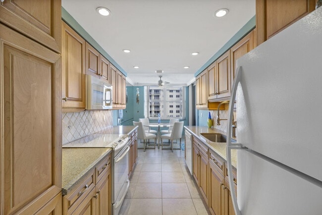 Building Photo - 3546 S Ocean Blvd