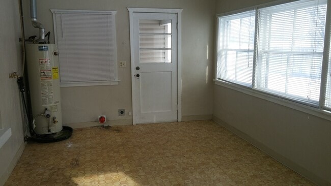 Building Photo - Charming 3 bed 1 bath House for rent in Sa...