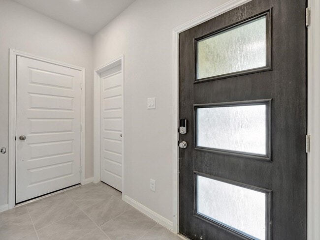 Building Photo - 18738 Timber Gln Dr