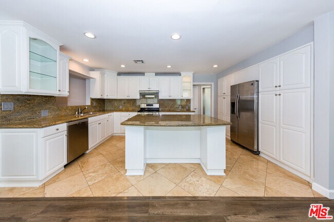 Building Photo - 4503 Vesper Ave
