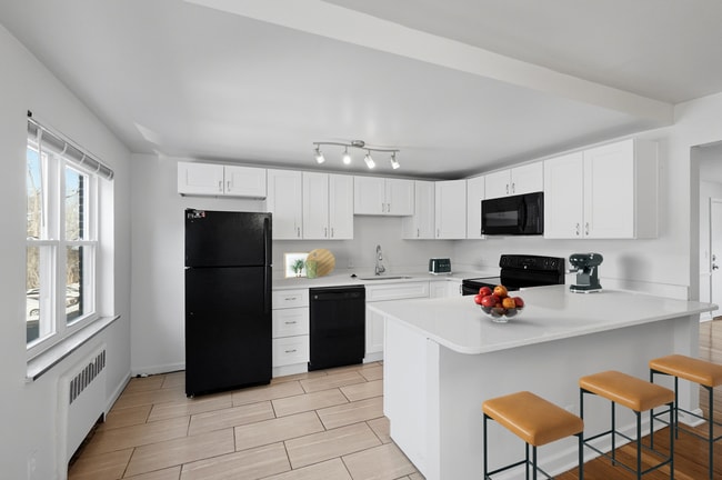 2B Staged (3).jpg - Riverstone Court Apartments