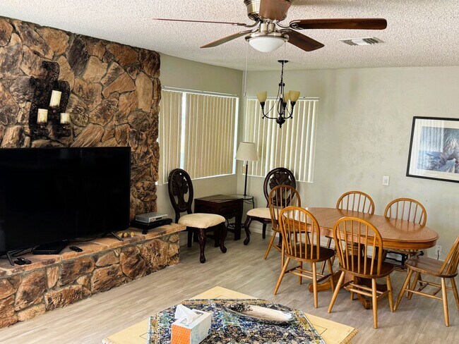 Building Photo - MLCC 3 Bedroom 2 Bath