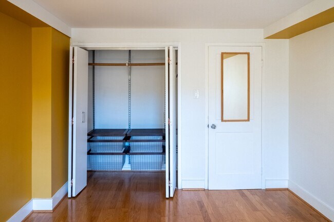 Building Photo - Bright and Peaceful One-Bedroom with Built-Ins and Rooftop Views