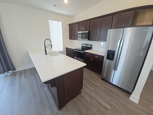 Building Photo - 3-bed, 2 bath Single Family Home for Rent!