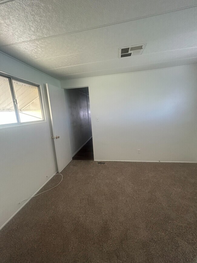 Building Photo - 3601 E Wyoming Ave