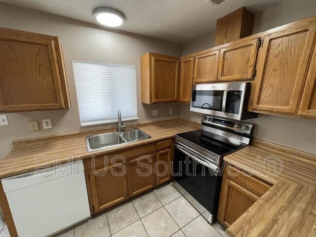 Building Photo - 3619 Gem St