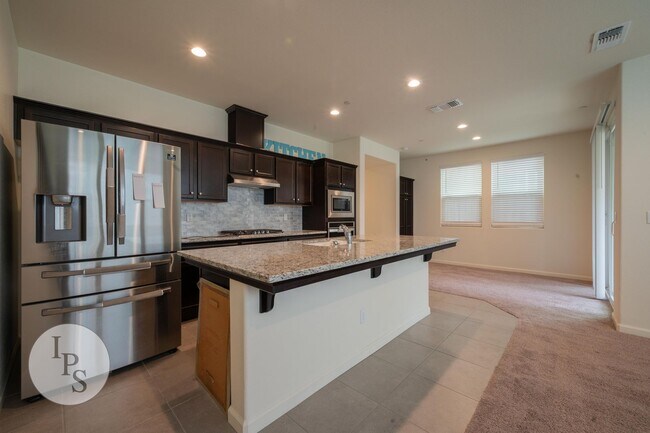 Building Photo - Fresno SouthEast Home, Gated Community, Clovis Unified School District, 3BR/2.5BA