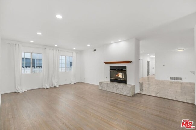 Building Photo - 4442 St Clair Ave