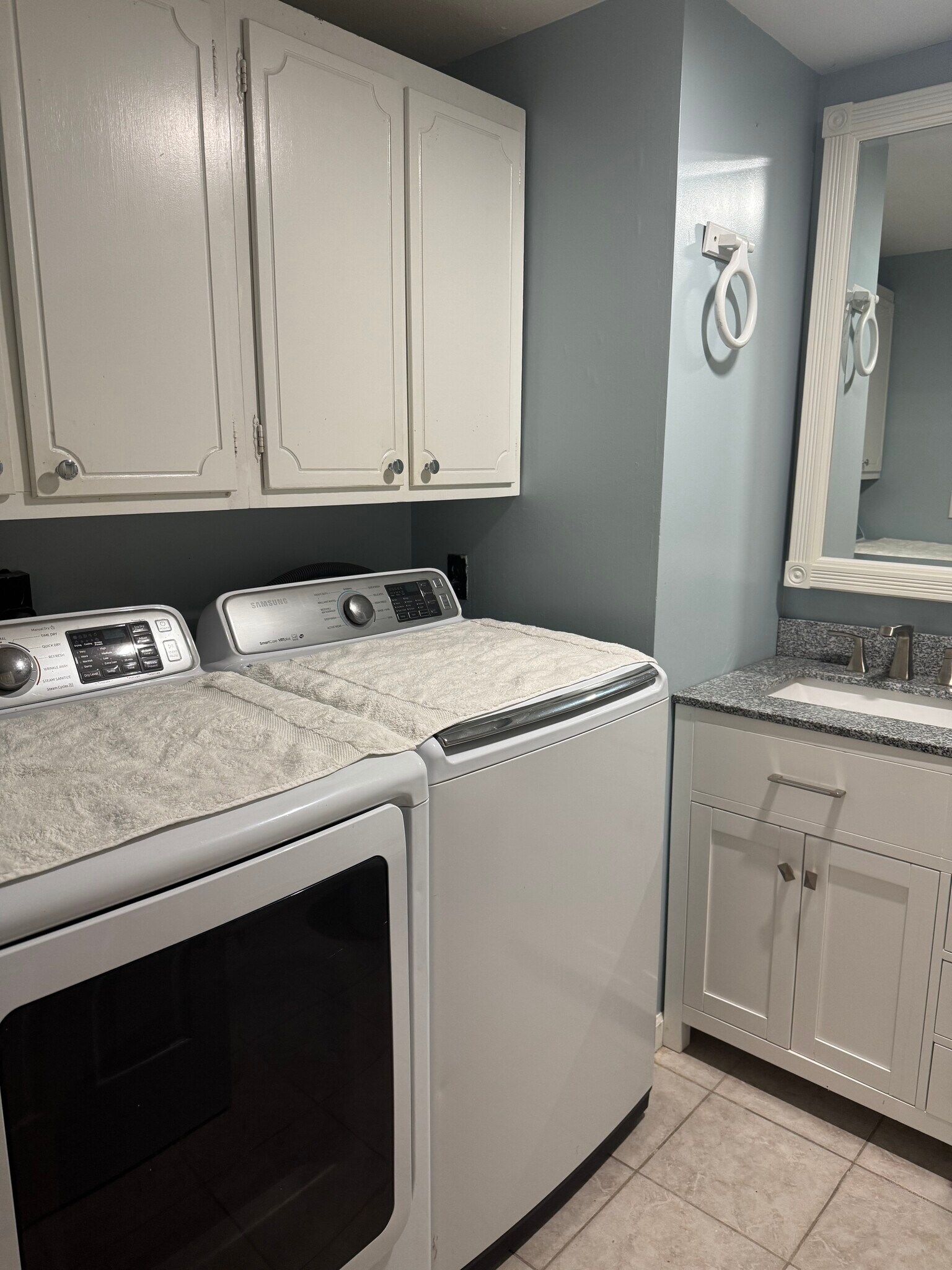 Building Photo - 1900 Beck Ln