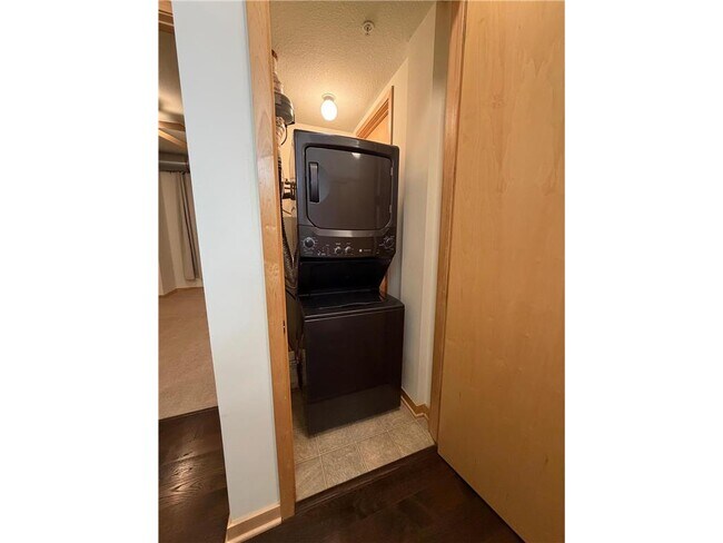 Building Photo - 3640 Wooddale Ave S