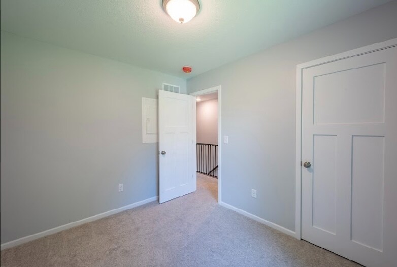 Building Photo - 619 4th Ave SE