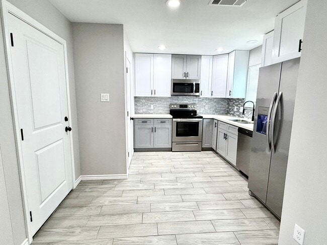 Building Photo - 1412 Ave M