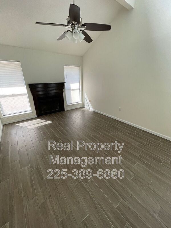 Building Photo - 9621 Siegen Ln