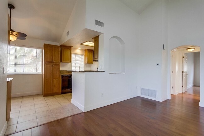 Building Photo - 4466 Dawson Ave
