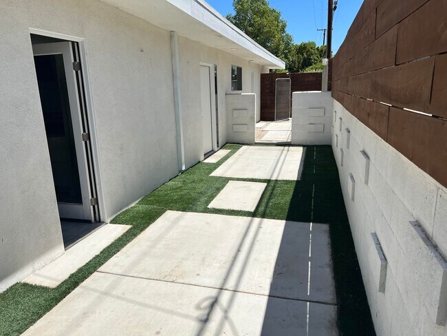 Building Photo - 73401 Royal Palm Dr
