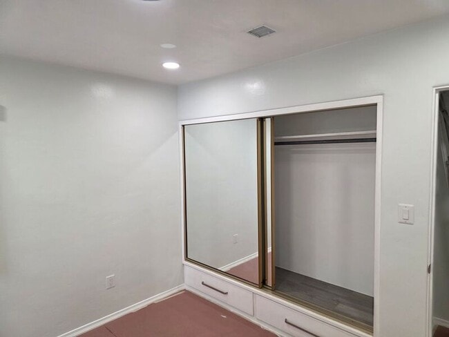 Building Photo - 1616 S Tremont St