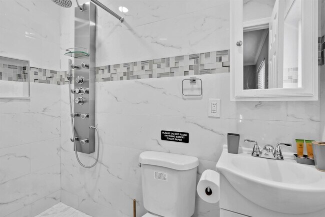 Building Photo - 6860 Tyler St