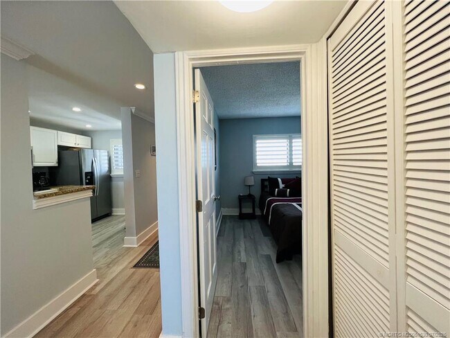 Building Photo - 10102 S Ocean Dr
