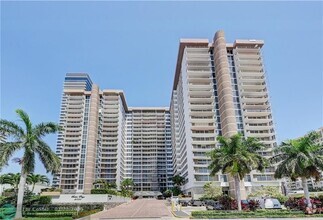 Building Photo - 2030 S Ocean Dr