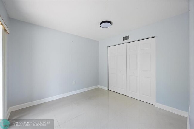 Building Photo - 4101 Wimbledon Dr