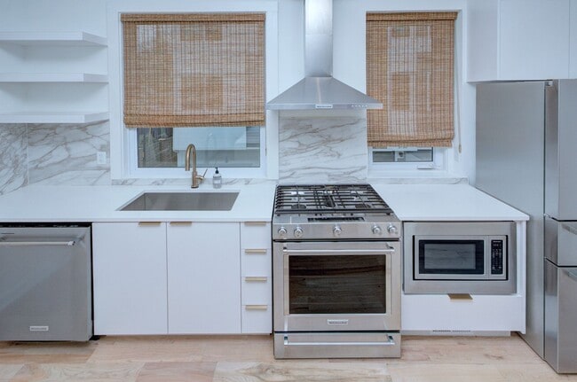 Building Photo - 2737 Shenandoah Ave