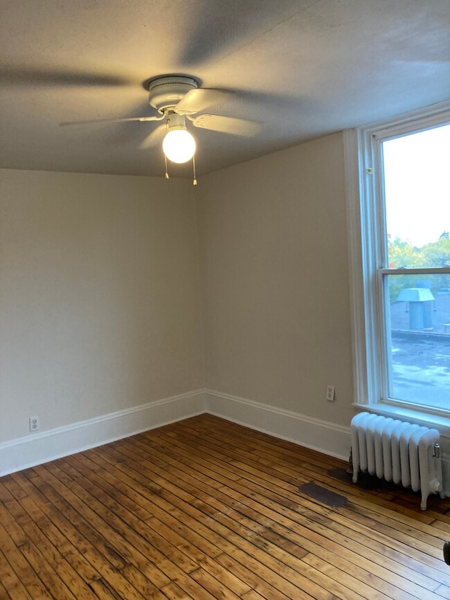 Building Photo - 1517 Plainfield Ave NE