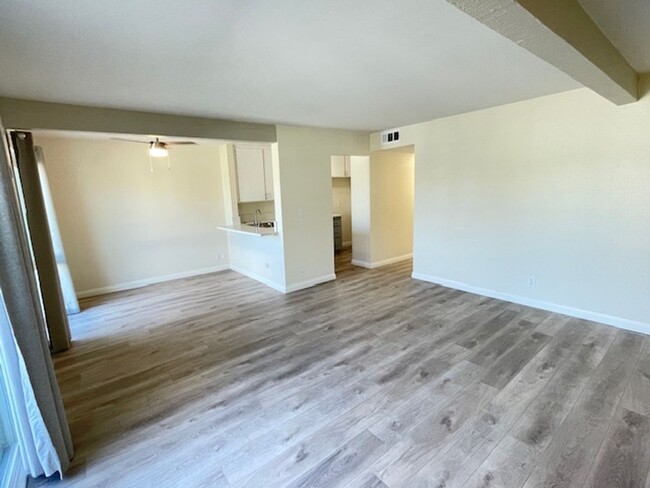 Building Photo - 2 Bd 1.5 bath Condo in Irvine