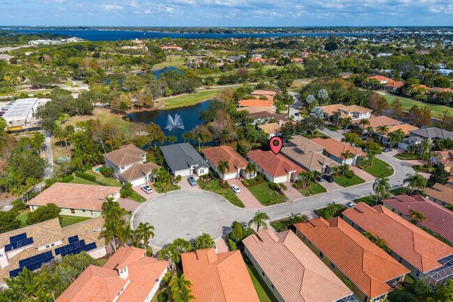 Building Photo - 844 SW Pebble Ln