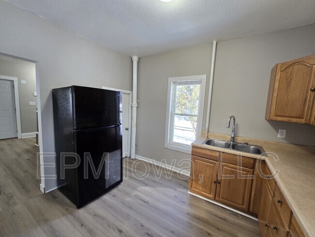 Building Photo - 827 Dawson St