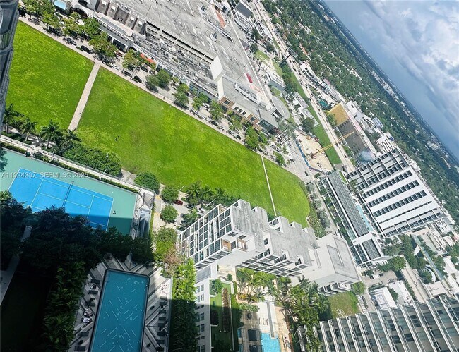 Building Photo - 121 NE 34th St