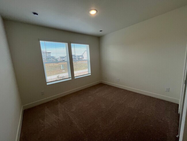 Building Photo - Fantastic New Home in Mosaic