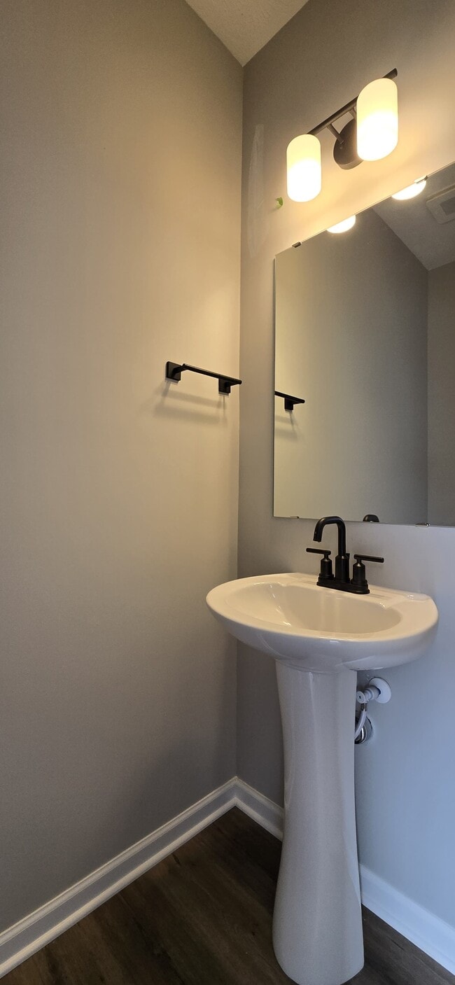 Building Photo - 1226 Ayla Ave