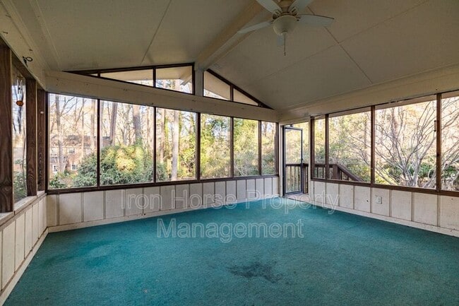 Building Photo - 265 Ponderosa Dr