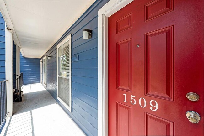 Building Photo - 18519 Egret Bay Blvd