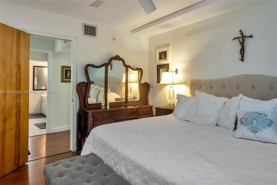 Building Photo - 5845 SW 88th St