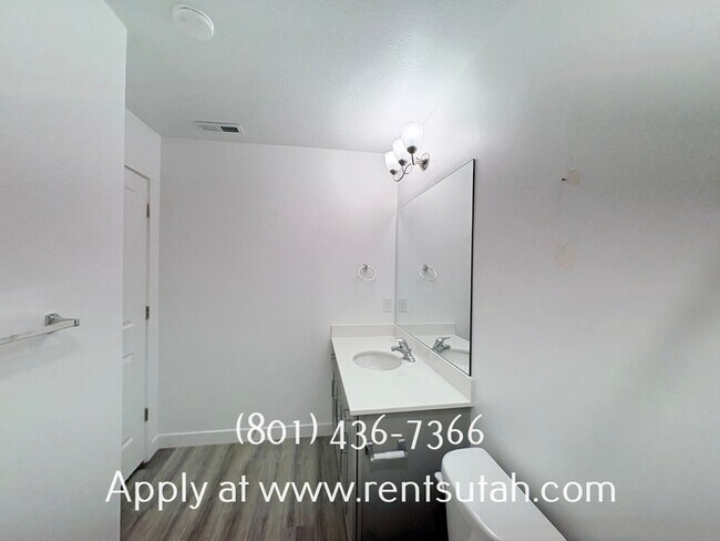 Building Photo - Lovely Santaquin Home