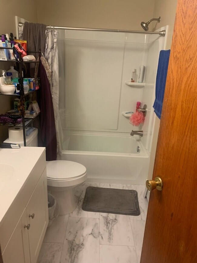 Building Photo - 2-bedroom 1 Bath in Ellendale - Garage inc...