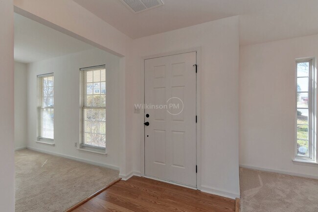 Building Photo - Beautiful 4 Bedroom 2.5 Bathroom Home with...