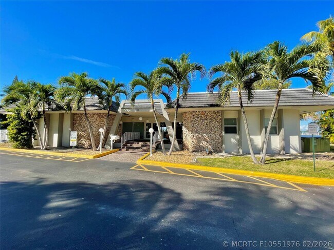 Building Photo - 1175 NE Miami Gardens Dr